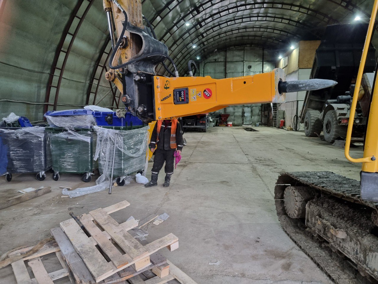 Гидромолот для экскаватора Indeco цена