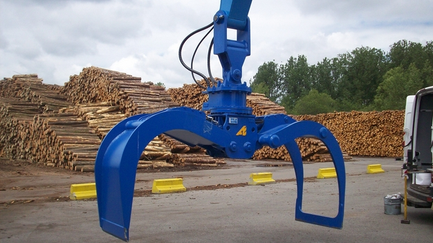 Работы на лесозаготовительной базе