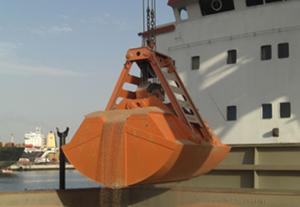 Ковш 4 куб.м. Разгрузка танкера.